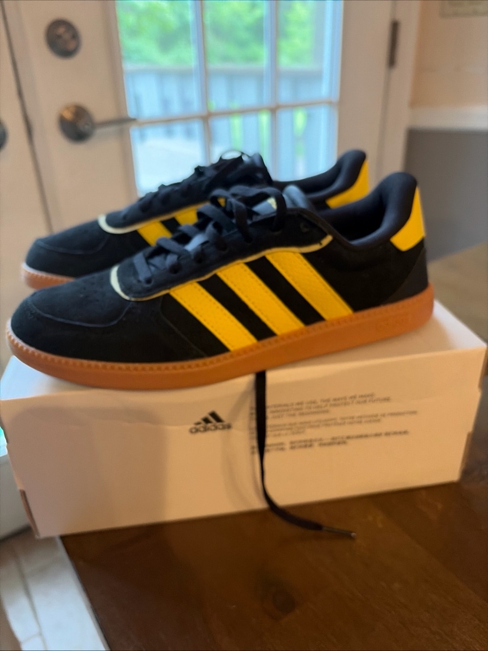 adidas Black Yellow Suede Sneakers new nwt women’s 7 breaknet sleek tennis shoes
